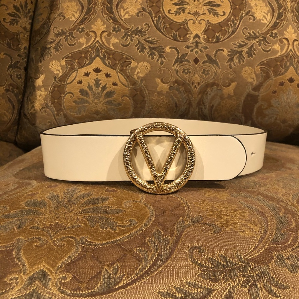 XS Valentino belt in cream with a gold logo